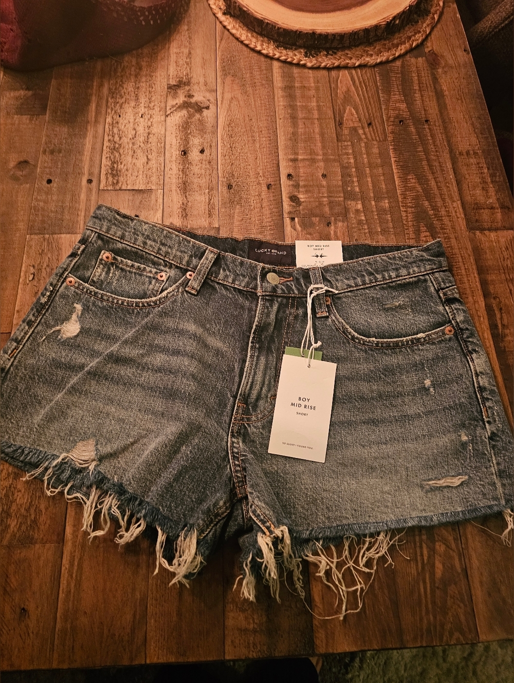 Boyfriend Mid-Rise Frayed Hem Denim Shorts - Blue NWT LUCKY BRAND ..